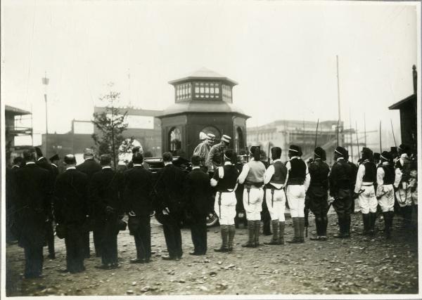 Milano - Fiera Campionaria - Padiglione - L'arrivo di S. M. il Re d'Italia Vittorio Emanuele III