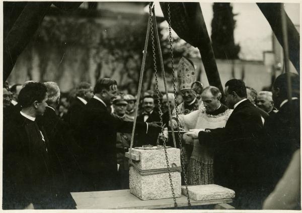 Milano - Opera Cardinal Ferrari - Cerimonia di posa della prima pietra - Vittorio Emanuele III - Cardinale Tosi