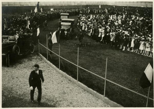 Milano - Campo Polisportivo alle Vallazze - S.M. il Re Vittorio Emanuele III - Berline