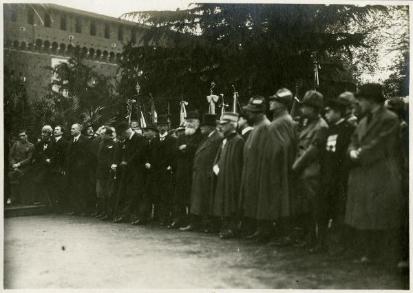 Milano - Castello Sforzesco - Autorità civili e militari per il giuramento della milizia fascista