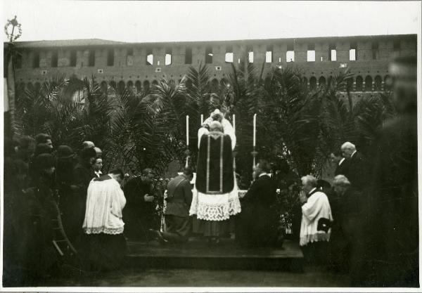 Milano - Castello Sforzesco - Monsignore Ambrogio Portaluppi - celebrazione della Messa per il Natale di Roma