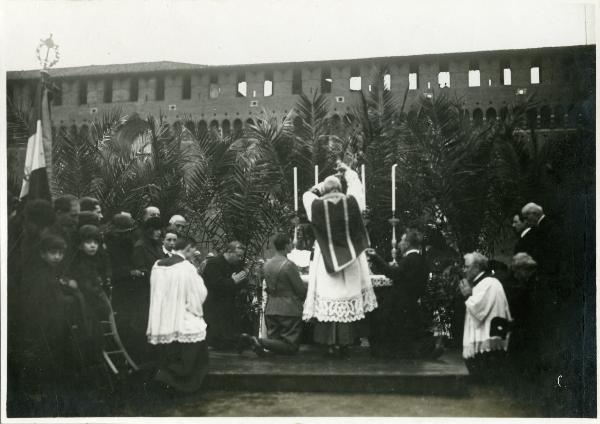 Milano - Castello Sforzesco - Monsignore Ambrogio Portaluppi - celebrazione della Messa per il Natale di Roma