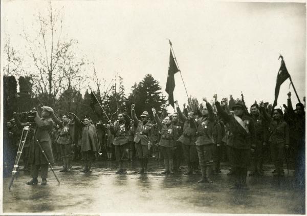 Milano - Giurati fascisti della milizia - Fotografo