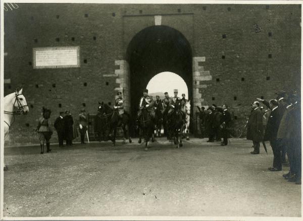 Milano - Castello Sforzesco - Porta - Mussolini a cavallo