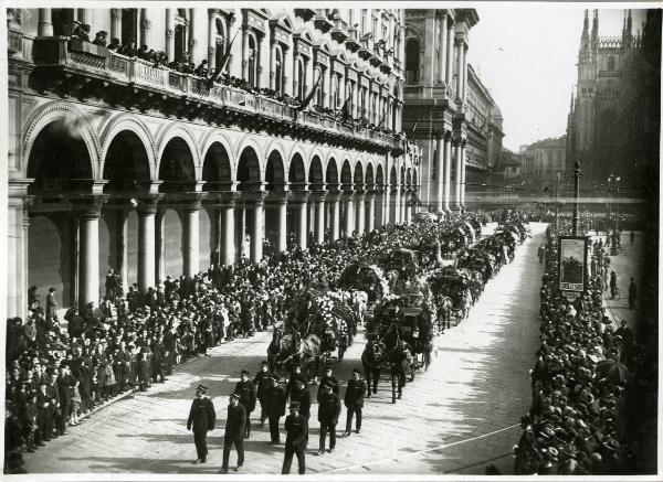 Milano - Piazza del Duomo - Corteo funebre