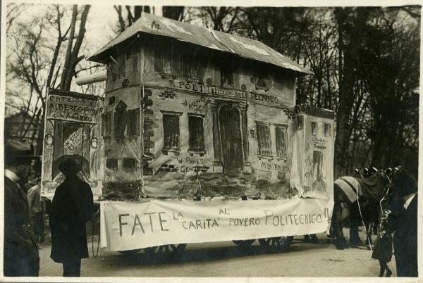 Milano - Carnevale - Carro del Politecnico