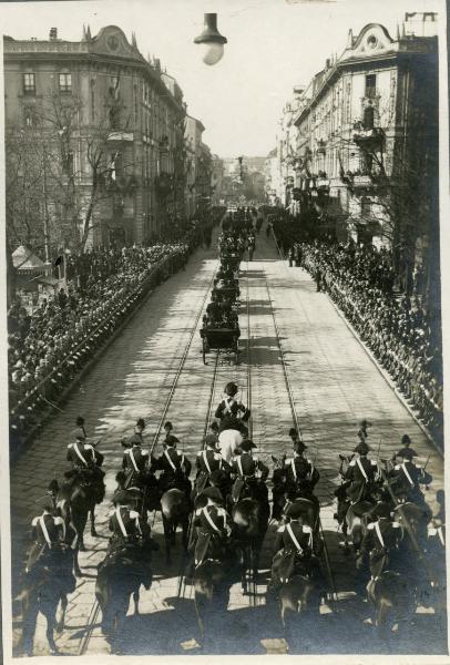 Milano - Corso Principe Umberto - Corteo - Sovrani