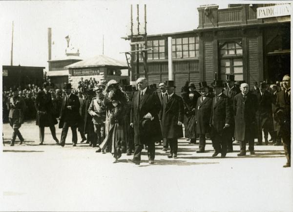 Milano - Fiera Campionaria - Visita dei Sovrani - S.M. il Re d'Italia Vittorio Emanuele III e la Regina Elena