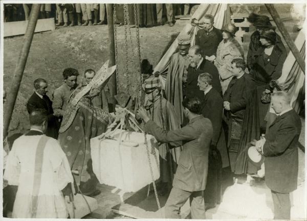 Milano - Nuovo Ospizio dei Derelitti - S.M. il Re d'Italia Vittorio Emanuele III - Monsignor Rossi