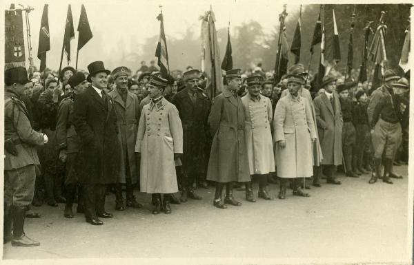 Milano - Parco del Sempione - Nagy Pascià e i sette membri della missione militare Ottomana