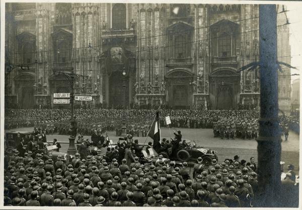 Milano - Piazza del Duomo - Corteo