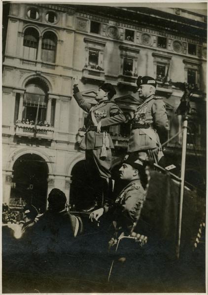 Milano - Piazza del Duomo - Celebrazione della Marcia su Roma