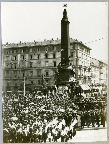 Milano - Piazza Cinque Giornate - Monumento - Messa per la commemorazione delle Cinque Giornate - Don Gilardi