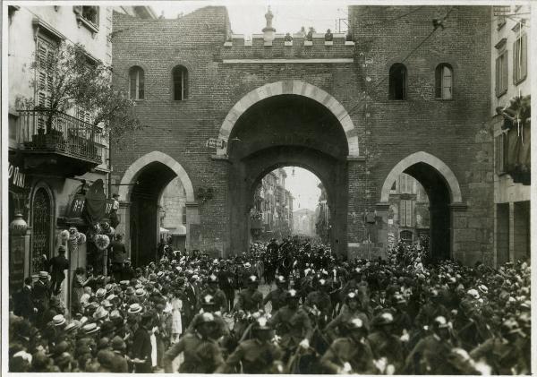 Milano - Porta Ticinese - Cerimonia di insediamento dell'Arcivescovo Tosi