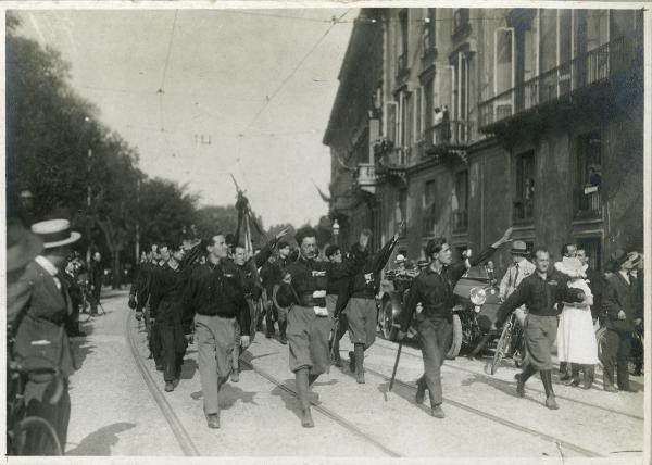 Milano - Via Fatebenefratelli - Corteo fascista - Giornate di sciopero generale