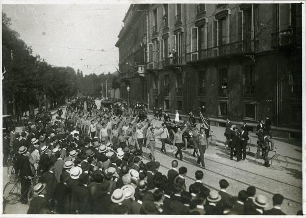 Milano - Piazza Cavour - Giornate di sciopero generale