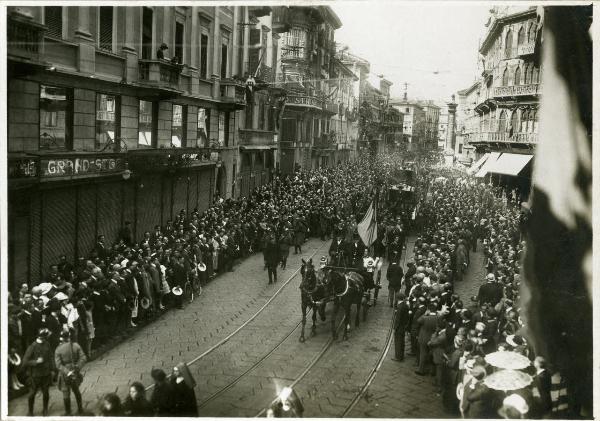 Milano - Corso Vittorio Emanuele - Corteo funebre