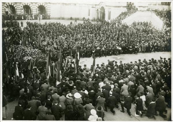 Milano - Cimitero Monumentale - Corteo funebre