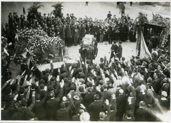 Milano - Cimitero Monumentale - Corteo funebre