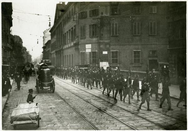 Milano - Corso di Porta Venezia - Squadre fasciste armate