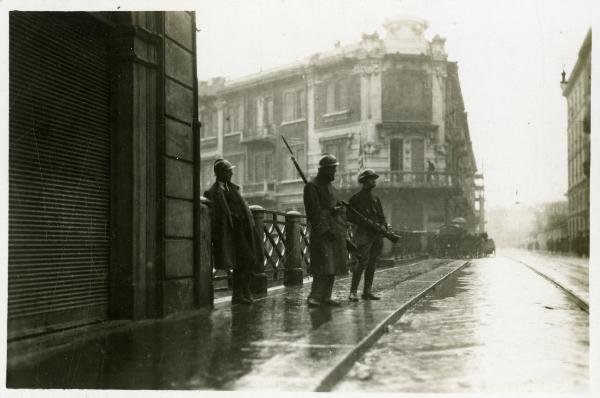 Milano - Ponte di Via Castelfidardo - San Marco - Sentinelle fasciste