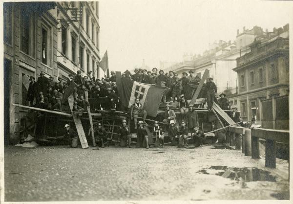 Milano - Via San Marco - Casa del Fascio - Barricata