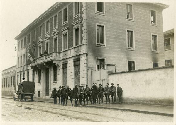 Milano - Via Settala - Sede dell' "Avanti" - Fascisti