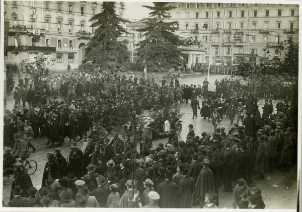 Milano - Piazzale di Porta Vittoria - Corteo patriottico per la celebrazione della Vittoria