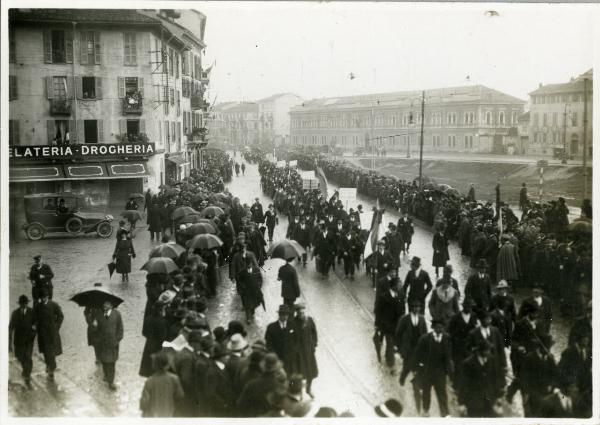 Milano - Porta Vittoria - Corteo patriottico per la celebrazione della Vittoria