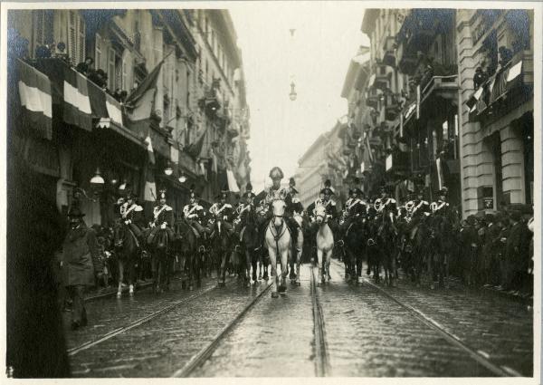 Milano - Via Dante - Corteo patriottico per la celebrazione della Vittoria