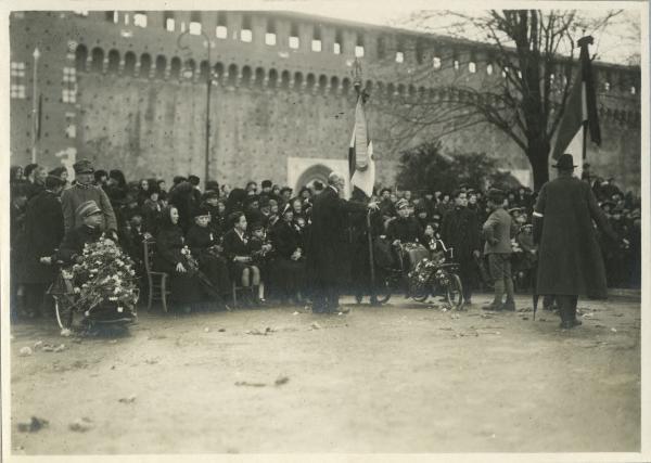 Milano - Castello Sforzesco - Invalidi - Corteo patriottico per la celebrazione della Vittoria