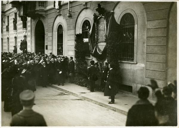 Milano - Via Montebello - Lapide ricordo per la commemorazione dell'Ammiraglio Carlo Mirabello