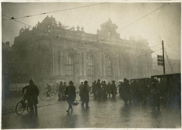 Milano - Stazione Centrale - Facciata dopo l'incendio