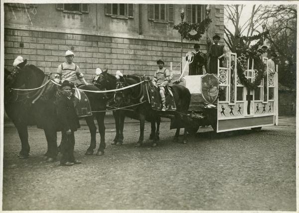 Milano - Carnevale - Corteo goliardico - Carro della Poesia