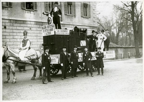 Milano - Carnevale - Corteo goliardico - Carro della Cagnara