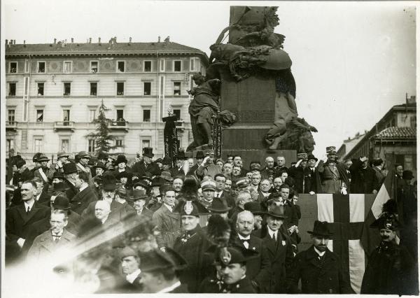 Milano - Piazzale di Porta Vittoria - Monumento alle Cinque Giornate