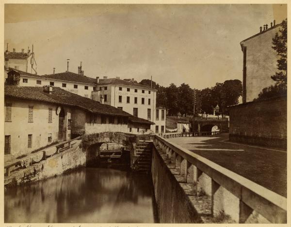 Milano - Naviglio della Martesana - Via S. Marco - F. Belloni Premiata Fabbrica Carrozze