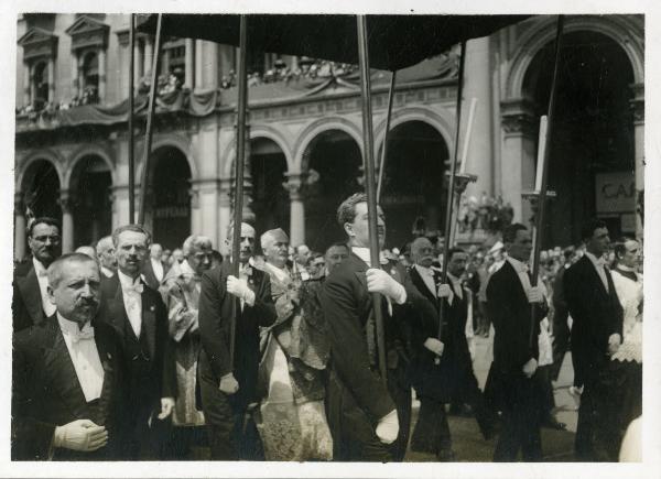 Milano - Processione in onore di Cristo Re - Baldacchino per l'Ostensorio