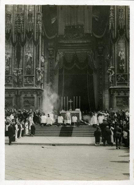 Milano - Processione in onore di Cristo Re - Duomo - Messa - Monsignore Mazzella