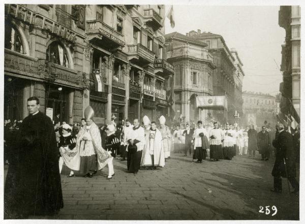 Milano - Trasporto della reliquia di S. Luigi - Cardinale Tosi