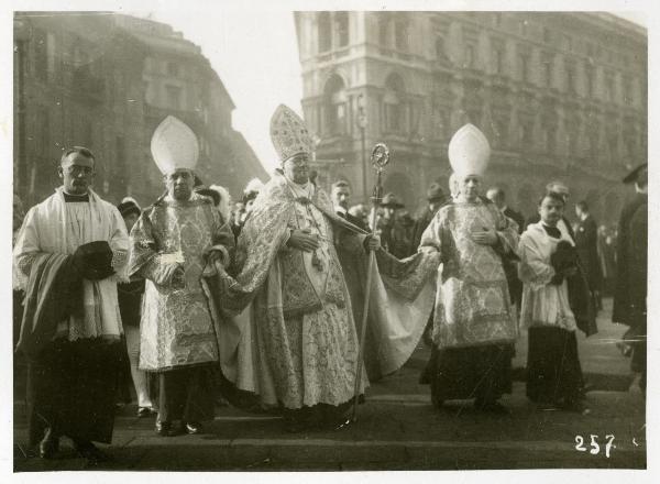 Milano - Trasporto della reliquia di S. Luigi - Cardinale Tosi - Monsignore Buttafava - Monsignore Balbian