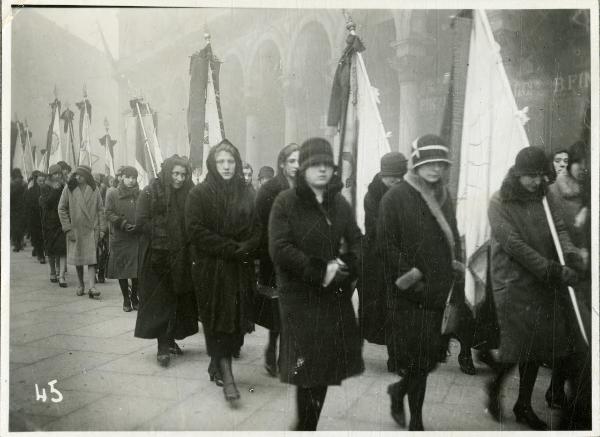 Milano - Funerali del Cardinale Tosi - Corteo funebre