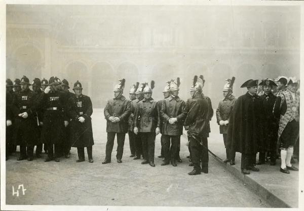 Milano - Funerali del Cardinale Tosi - Pompieri - Vigili urbani - Valletti municipali