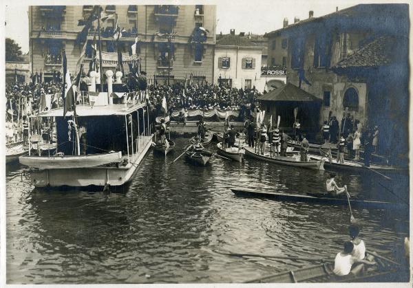 Milano - Darsena di Porta Ticinese - Benedizione del battello Pio XI