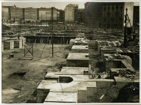 Milano - Stazione Centrale - Costruzione del fabbricato principale - Lavori in corso