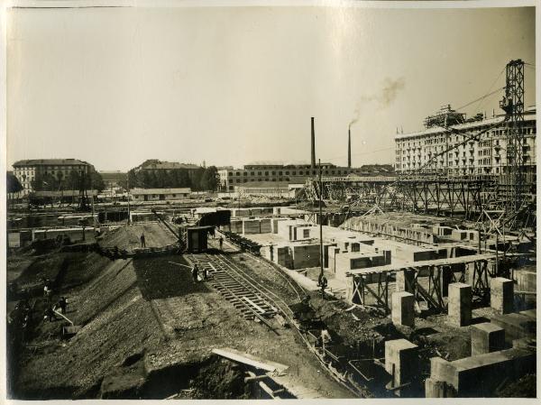 Milano - Stazione Centrale - Costruzione del fabbricato principale - Lavori in corso