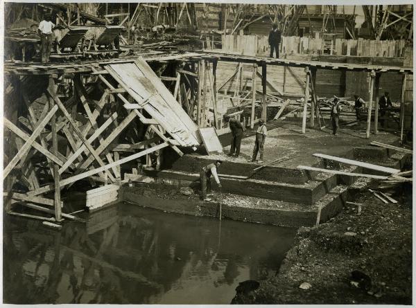 Milano - Stazione Centrale - Costruzione del fabbricato principale - Lavori in corso