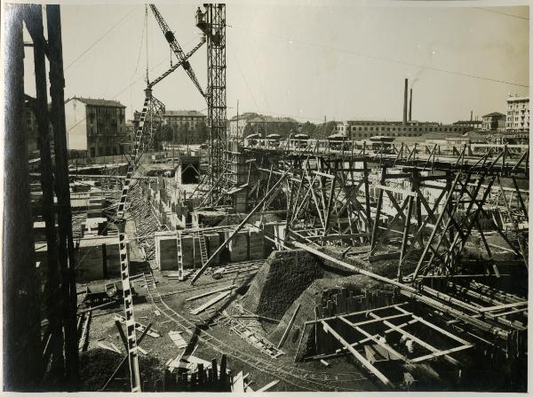 Milano - Stazione Centrale - Costruzione del fabbricato principale - Lavori in corso