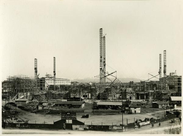 Milano - Stazione Centrale - Costruzione del fabbricato principale - Lavori in corso