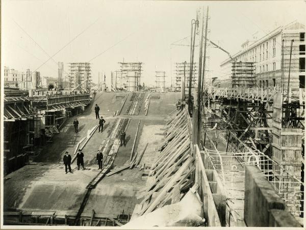 Milano - Stazione Centrale - Costruzione del fabbricato principale - Lavori in corso